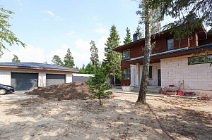 Лиственница + термолиственница + покраска Renner в цехе: почему эта комбинация делает фасад неуязвимым к влаге и времени