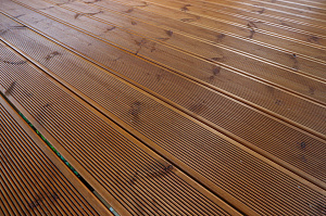 Карцево: шлифовка и покраска дома из клеёного бруса для «Нордвуд» — защита Tikkurila Pinja W-Oil (5070) и акценты RAL 7024