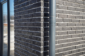 Элегантный фасад и свесы: монтаж планкена в Gatchina Villages - 2