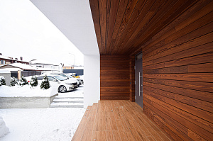 облицовка дома планкеном из термососны