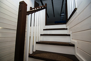 межэтажная лестница из лиственницы 3