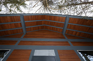 От подготовки материала до монтажа: как выглядит правильная отделка деревом