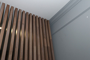 Элегантное зонирование: реечные перегородки из дуба в Кюмлено