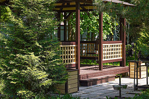 Элегантное обновление деревянных построек в Луговом: профессиональная покраска и защита от Лесобиржи-Спб