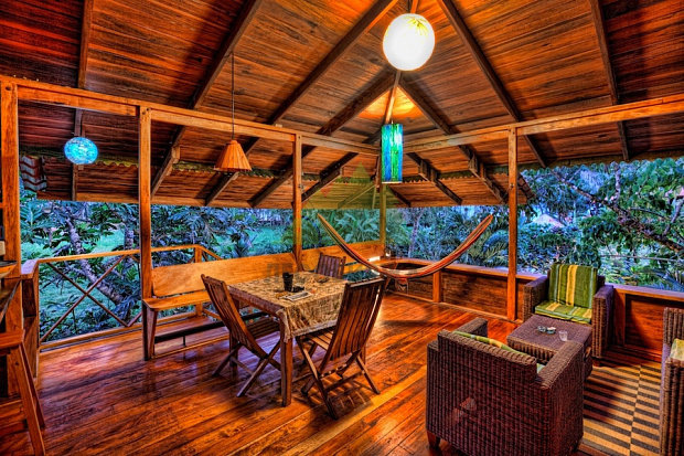 Освещение террасы на даче: как сделать красиво, безопасно и без колхоза из проводов