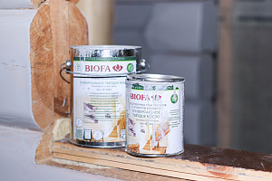 Как выглядит дом-баня из лафета внутри, когда покраска сделана по уму