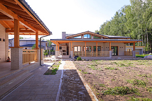 Почему владельцы домов из керамики выбирают планкен: реализованный проект с европейским качеством окраски и крепежом, который не оставляет следов