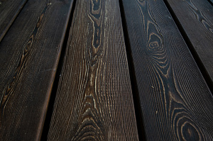 патина на террасной доске