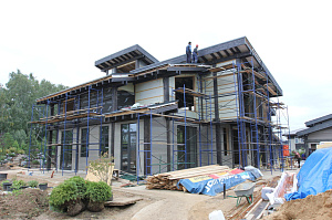 Масштабная реконструкция загородного дома: термоясень, фахверк с историей и идеальная геометрия каждого элемента