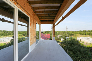 Современный каркасный дом с эксплуатируемой кровлей у Озера Врево