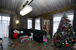 отделка потолка брашированной доской 1