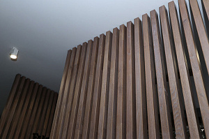 Элегантное зонирование: реечные перегородки из дуба в Кюмлено