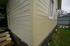 два цвета на фасаде дома