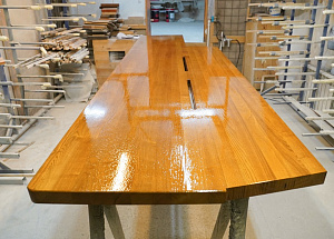 Эксклюзивное лакирование подоконника-столешницы из ясеня: блеск 'Магма' для дома в Петровские Сады