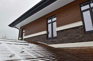 комбинация камня и дерева