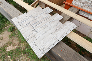 Фасад с характером: Сочетание лиственницы, сосны и камня в Honka Family Club