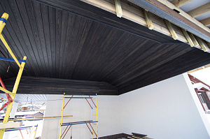 Не просто отделка, а инвестиция в качественный отдых: скошенный планкен из лиственницы и имитация бруса из кедра для зон с разной нагрузкой