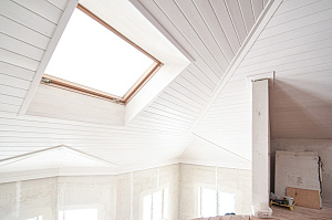 белая вагонка штиль на потолке