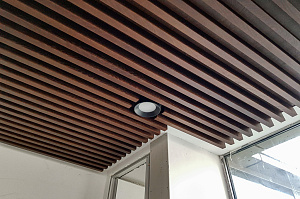 Потолок, о котором говорят: трендовое решение для статусного офиса