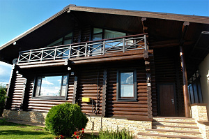 дом из дерева под маслом