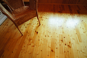 крашенная доска для пола