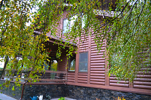 крашеный фасад из имитации бруса