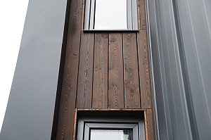 Премиальная отделка фасада и террасы лиственницей: проект ЛесоБиржи на Ладожские Берега