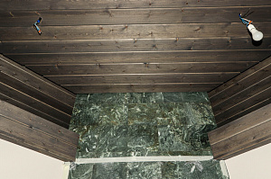 Не просто отделка, а инвестиция в качественный отдых: скошенный планкен из лиственницы и имитация бруса из кедра для зон с разной нагрузкой