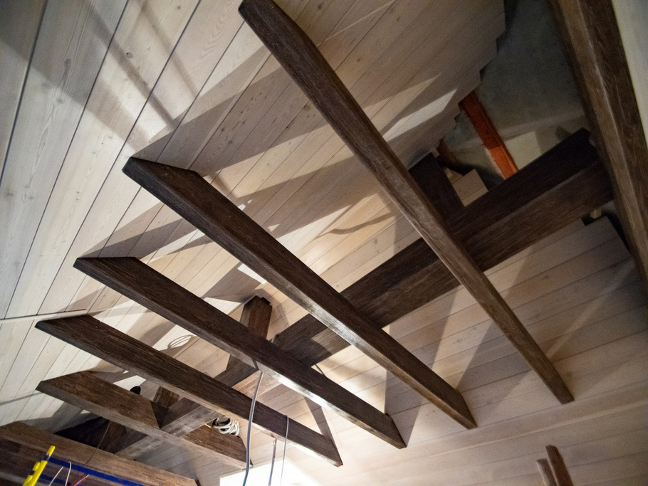 Дерево и камень в одной связке: реальный проект в Чистом ключе, где каждый материал работает на статус и уют