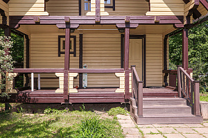 Элегантное обновление деревянных построек в Луговом: профессиональная покраска и защита от Лесобиржи-Спб