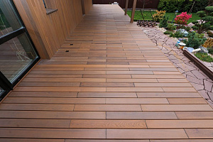 Скрытый крепёж САМО, цеховая покраска и масло Renner: почему термоясень — лучший выбор для статусного дома в Ленинградской области