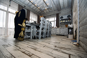 внутренняя отделка брашированным и крашеный планкеном 17