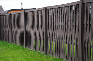 Современный забор в стиле Барнхаус для коттеджа в Вишневом Саду