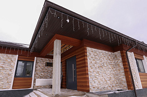 Не просто дом, а заявление: сочетание природного дерева и холодного мрамора в проекте, который выделит вас среди соседей