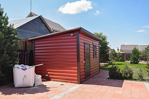 Вишневый фасад и темно-коричневые акценты: история преображения целого участка в Ленинградской области