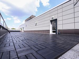 Преображение эксплуатируемой кровли: Терраса из термососны в Ленинградской области