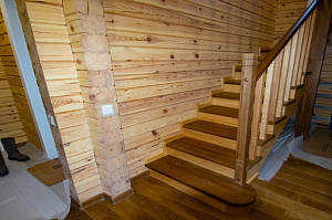 лестница из ясеня