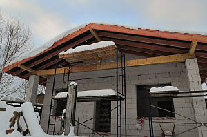 Не просто баня, а место силы: проект с парной на троих, уютной комнатой отдыха и крытой террасой