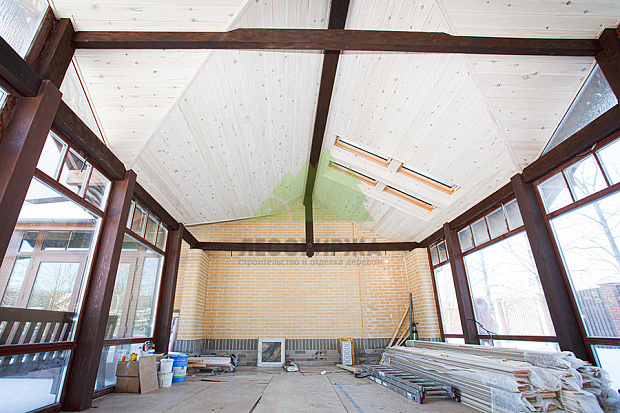 Как выбрать лак для вагонки и продлить срок службы древесины в доме