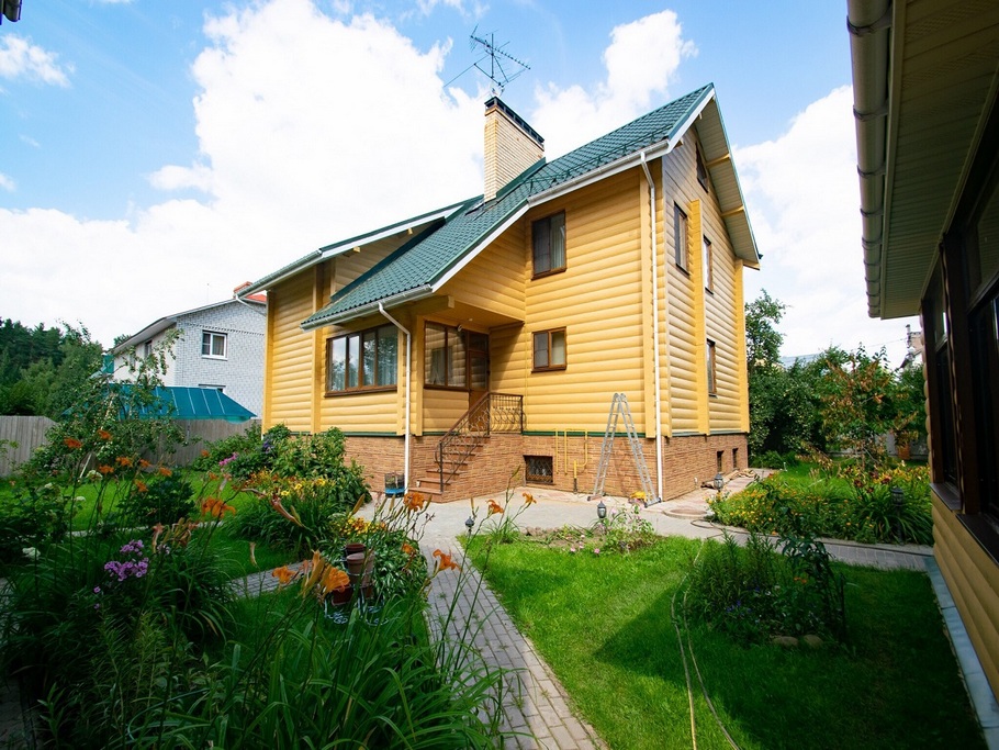 Десятое Королевство: вторая жизнь дома после Pinotex — как система Tikkurila Vinha обеспечила защиту на 15 лет