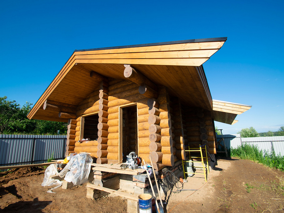 Баня, которая простоит века: покраска, утепление «Теплый шов» и подшивка кровли от Лесобиржи-Спб