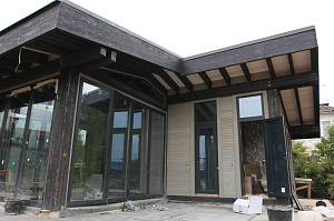 Масштабная реконструкция загородного дома: термоясень, фахверк с историей и идеальная геометрия каждого элемента