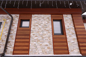 Не просто дом, а заявление: сочетание природного дерева и холодного мрамора в проекте, который выделит вас среди соседей