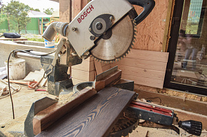 «Австрийская деревня»: фасад с ювелирным запилом под 45° — когда стыки исчезают, а роскошь остается