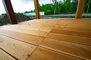 Экономия без компромиссов: как сорт ВС(С) и профиль «Вельвет» создали идеальную террасу

