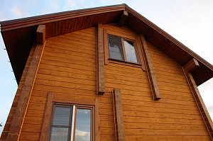 Покраска дома из дерева