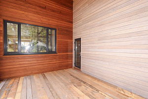 Петергоффские аллеи требуют статуса: как термолиственница преобразила каркасный дом в элитном посёлке