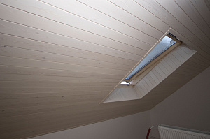 Лесобиржа-Спб: Элитная отделка потолка ангарской сосной в 