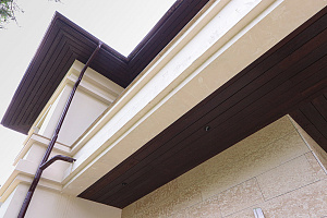 Не верите, что деревянный фасад может служить десятилетиями? Смотрите нашу работу 5-летней давности — она выглядит свежее многих новостроек