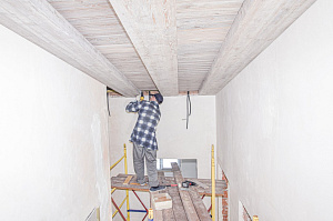 белые патинированные потолки